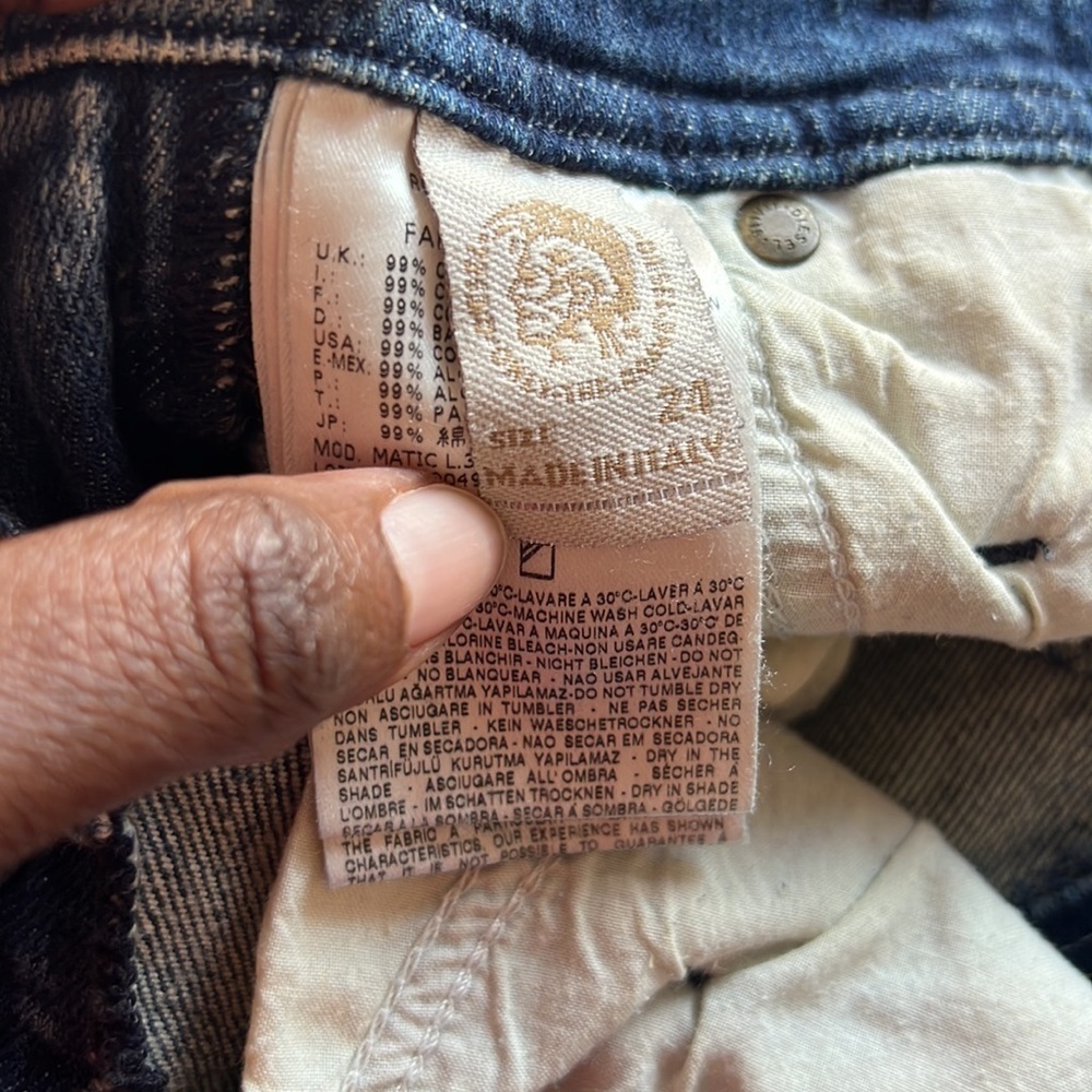 Diesel Industry Women’s Magic Jeans Size W24 L32 Distressed with Patchwork - Picture 9 of 10